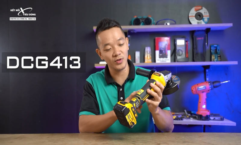 D&ograve;ng m&aacute;y m&agrave;i g&oacute;c pin Dewalt DCG413 trang bị nhiều t&iacute;nh năng an to&agrave;n v&agrave; dễ d&agrave;ng sử dụng