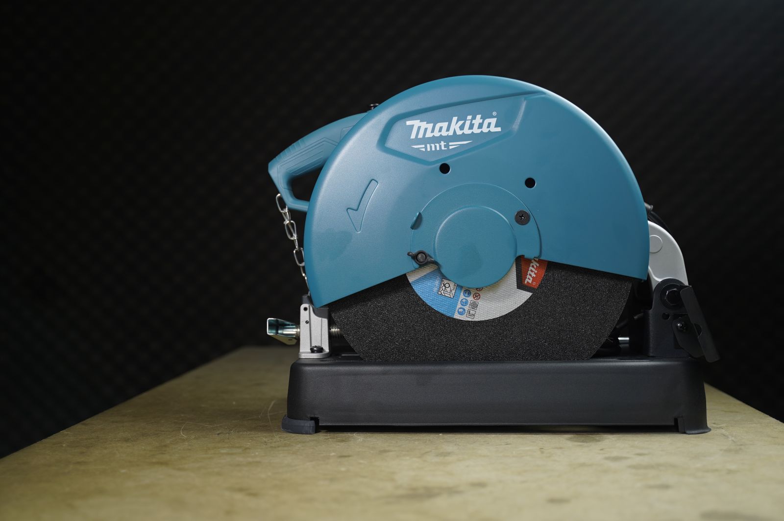 Nên mua máy cắt sắt Makita nào trong tầm giá 2 triệu: Makita M2402B, M2400B, M2401B, M2403B?
