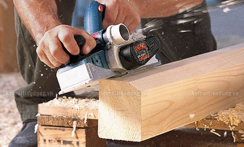Ra đời m&aacute;y b&agrave;o gỗ hiện đại vậy xu hướng b&agrave;o tay c&oacute; c&ograve;n hữu &iacute;ch?