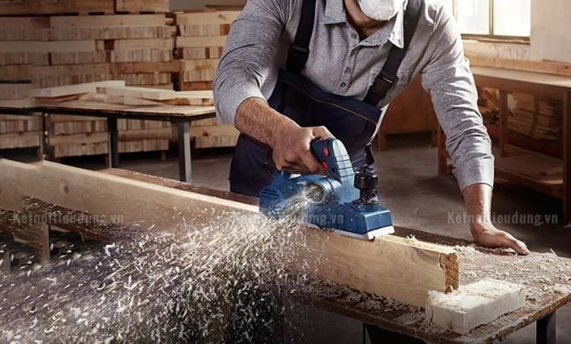 Ra đời m&aacute;y b&agrave;o gỗ hiện đại vậy xu hướng b&agrave;o tay c&oacute; c&ograve;n hữu &iacute;ch?