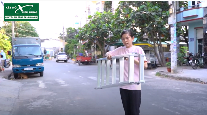 [Review] Đừng Mua Thang Nh&ocirc;m Nếu Chưa Xem: Thang Nh&ocirc;m Chữ A Cao Cấp Mới Của PoongSan - trọng lượng nhẹ
