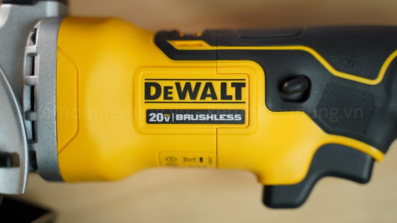 Review m&aacute;y cưa đĩa Dewalt DCS571N mớ ra mắt thiết kế qu&aacute; đỉnh: gọn, mạnh, cơ động, đa t&iacute;nh năng