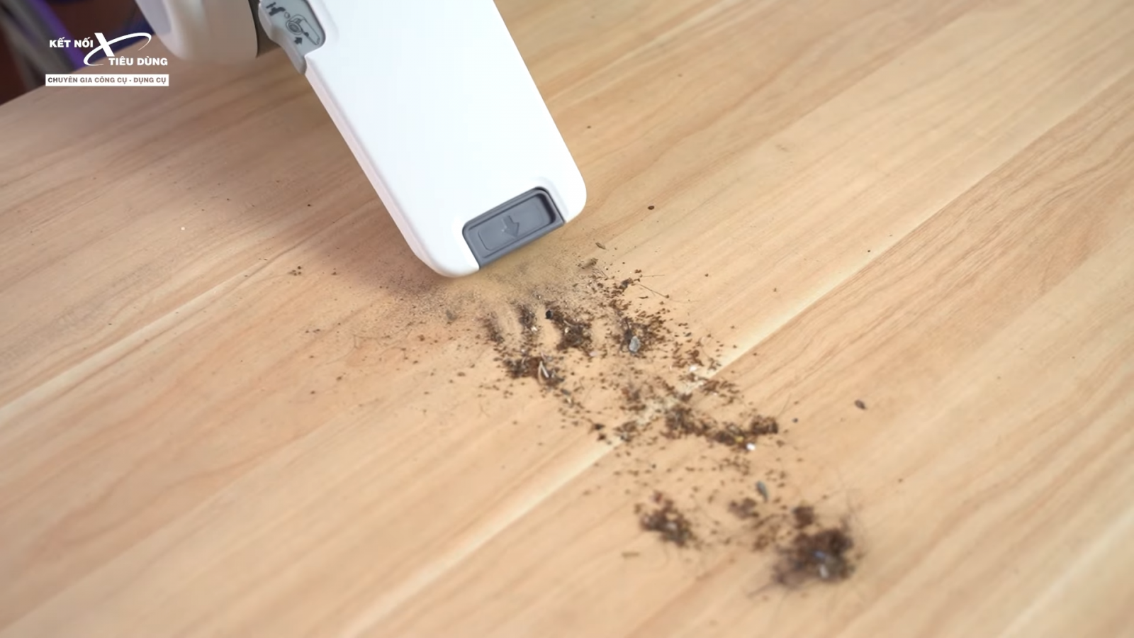 Review m&aacute;y h&uacute;t bụi cầm tay Black&Decker PV1020L: thiết kế th&ocirc;ng minh, d&ugrave;ng gia đ&igrave;nh qu&aacute; ổn