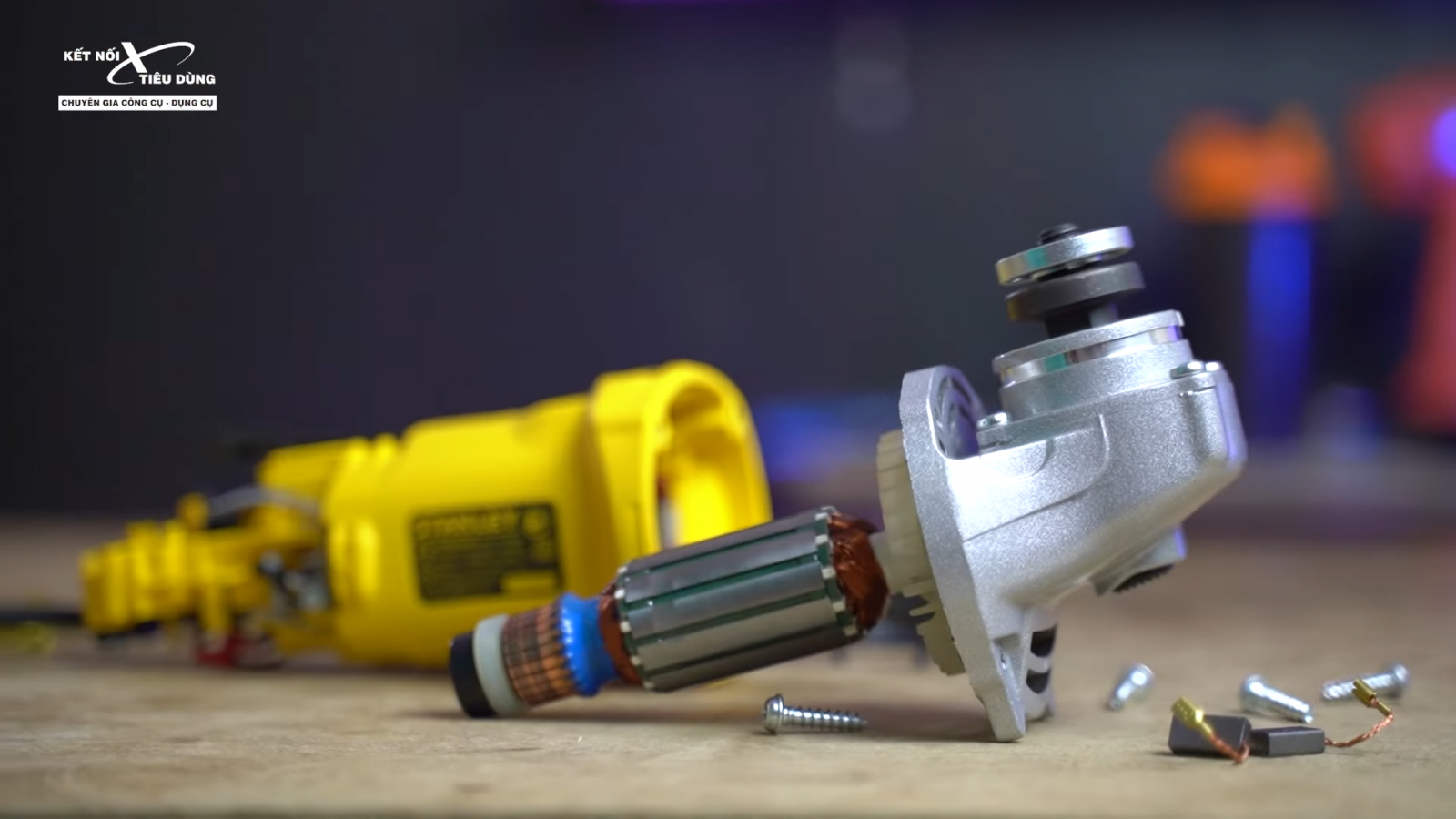 Review m&aacute;y m&agrave;i g&oacute;c rẻ nhất (580k) của Stanley - STGS5100: thiết kế ổn, phụ t&ugrave;ng tốt, bảo h&agrave;nh 2 năm