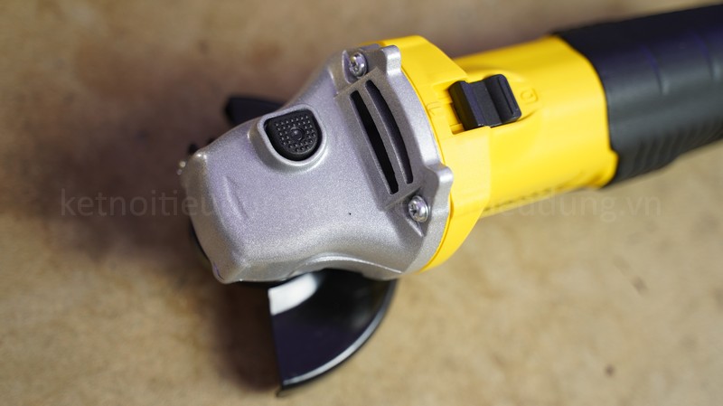 Review m&aacute;y m&agrave;i g&oacute;c rẻ nhất (580k) của Stanley - STGS5100: thiết kế ổn, phụ t&ugrave;ng tốt, bảo h&agrave;nh 2 năm