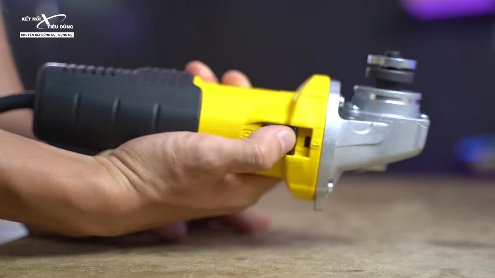 Review m&aacute;y m&agrave;i g&oacute;c rẻ nhất (580k) của Stanley - STGS5100: thiết kế ổn, phụ t&ugrave;ng tốt, bảo h&agrave;nh 2 năm