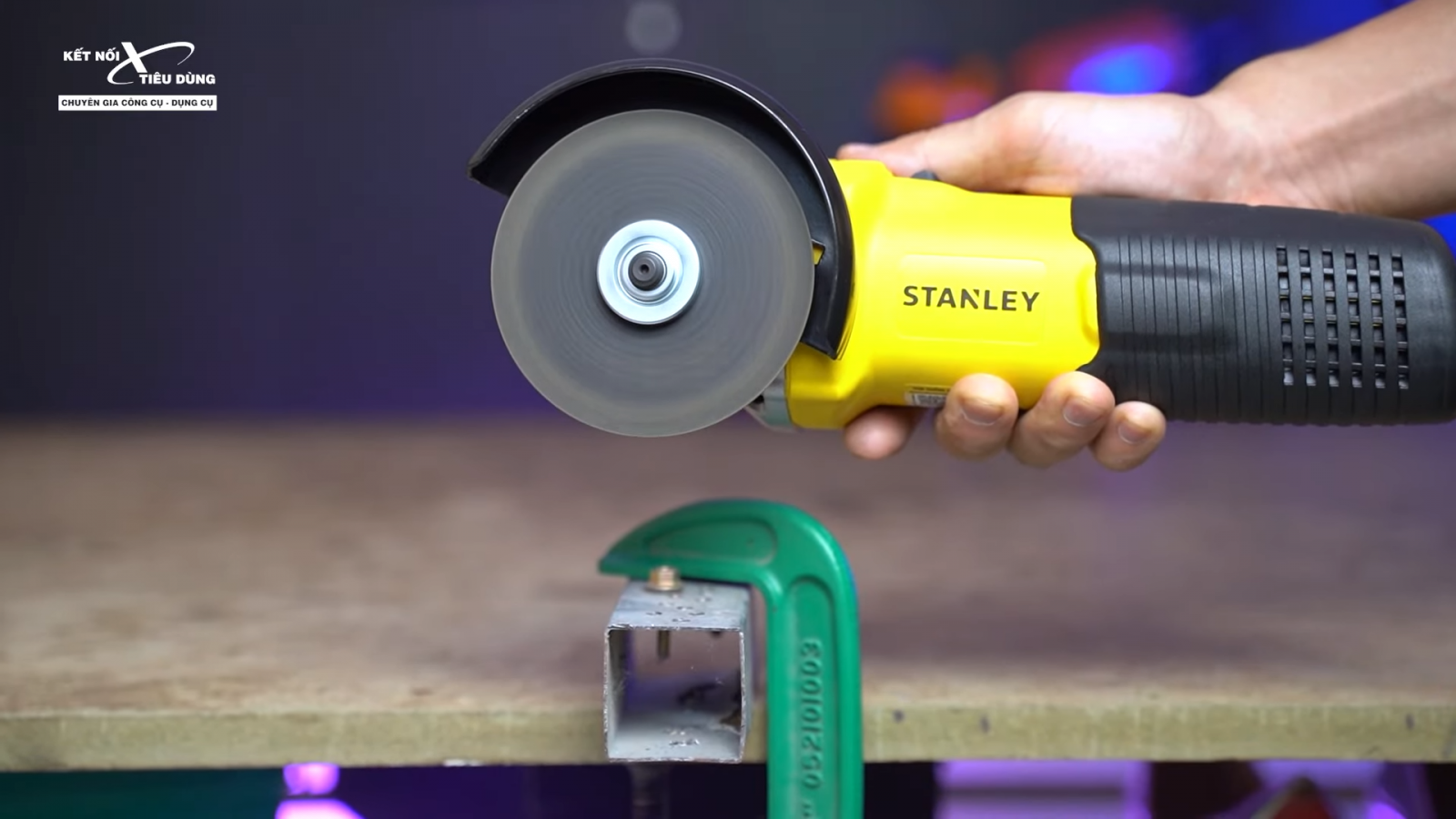 Review m&aacute;y m&agrave;i g&oacute;c rẻ nhất (580k) của Stanley - STGS5100: thiết kế ổn, phụ t&ugrave;ng tốt, bảo h&agrave;nh 2 năm